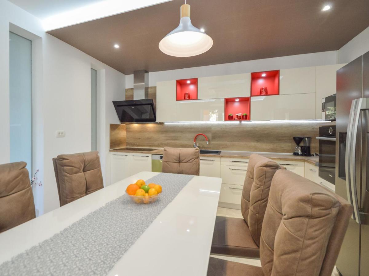 Apartment Mornar-5 By Interhome Трогир Экстерьер фото
