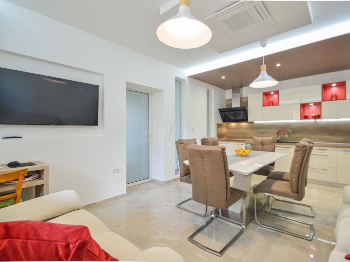 Apartment Mornar-5 By Interhome Трогир Экстерьер фото