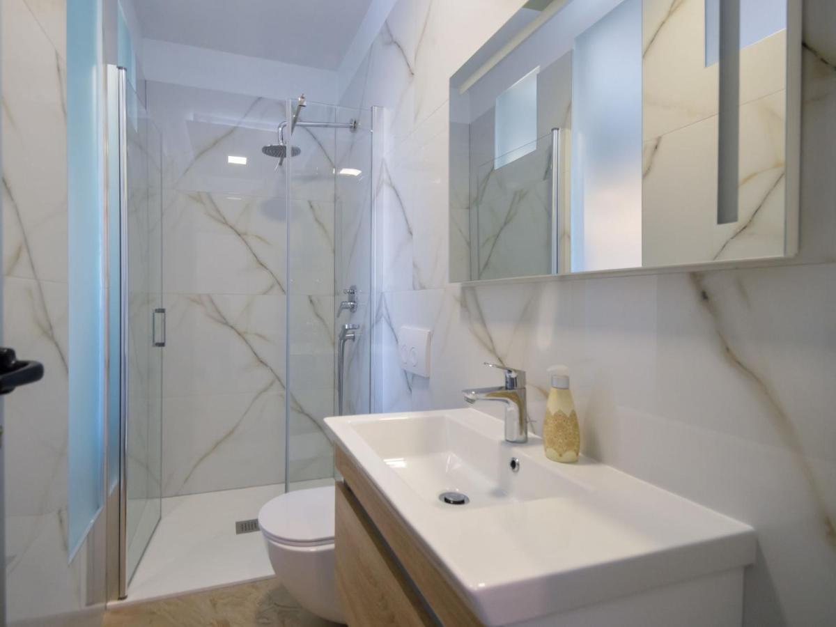 Apartment Mornar-5 By Interhome Трогир Экстерьер фото
