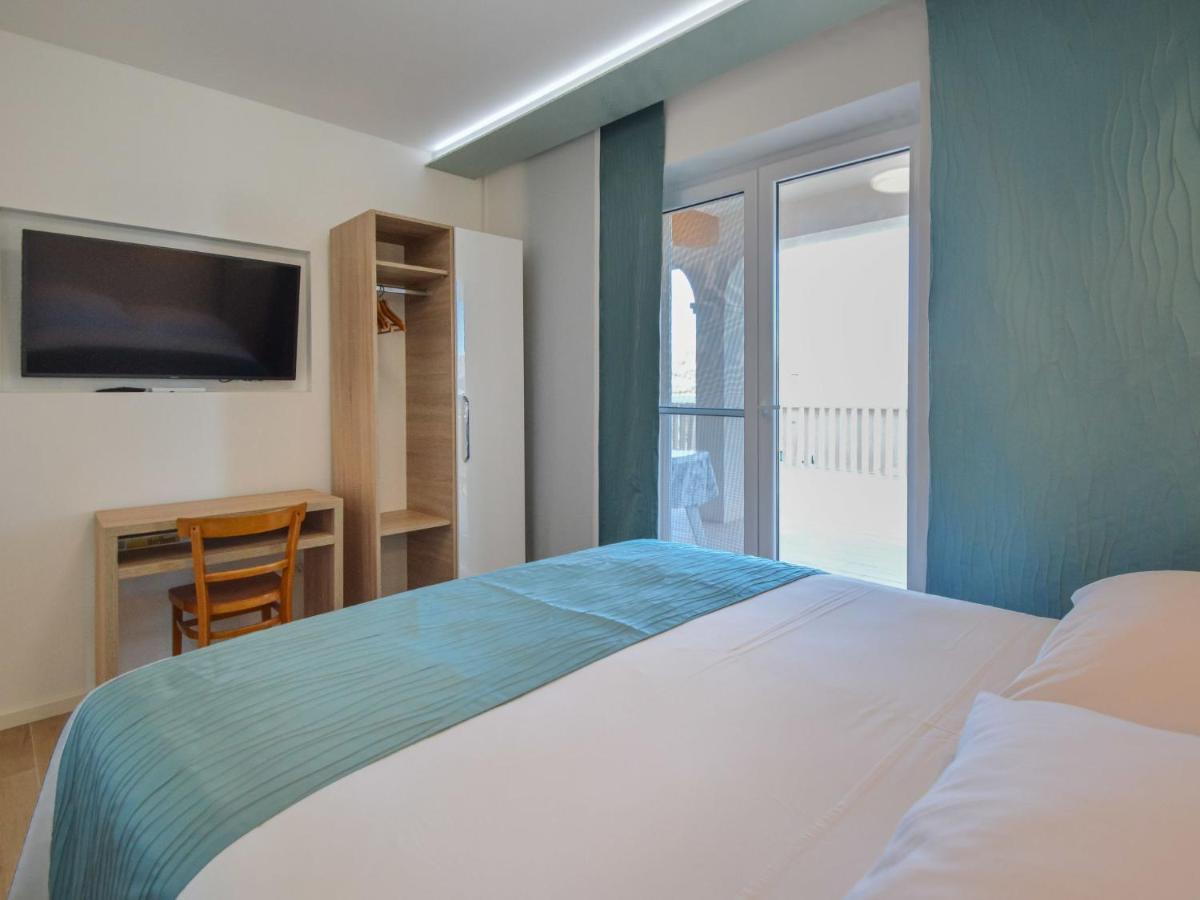 Apartment Mornar-5 By Interhome Трогир Экстерьер фото